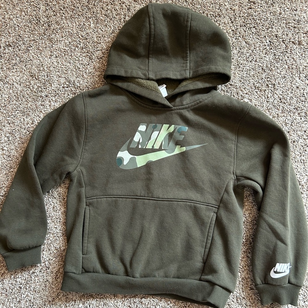 Nike hoodie army green camo boys size 7